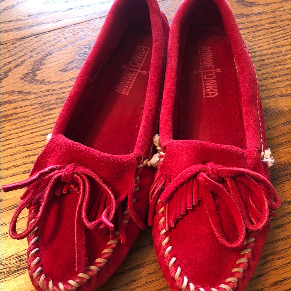 Minnetonka Women's Vibrant Red Moccasins